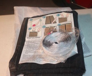 lot 351 image: Magnetic Door Screen and Lrg Net Bags