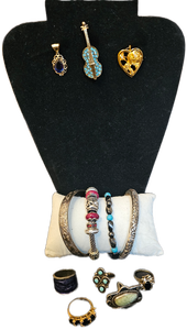 lot 258 image: Vintage Fashion Jewelry