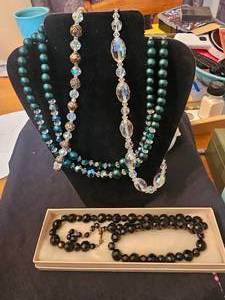 lot 260 image: Fashion Bead Necklaces