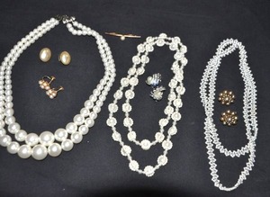 lot 251 image: Fashion Pearl, Necklaces and Earrings and Pearl Collar clip