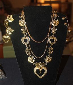 lot 256 image: Gold toned Jewelry Sets