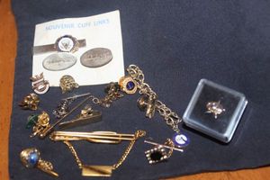 lot 268 image: Variety of Mens Tie Clips, Pins and Cuff Links