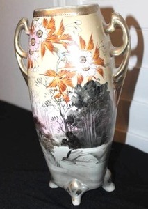 lot 223 image: Vintage Nippon Hishikawa Hand Painted Asian Vase