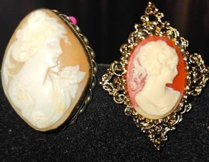 lot 270 image: Two Cameo Broaches