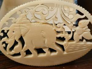 lot 370 image: Antique Ivory pin and Pendant Pre Ban