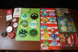 lot 7 image: Lot of pins