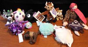 lot 11 image: Small stuffy lot