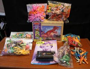 lot 18 image: Dinosaur and Western figurines dinosaur puzzle squirt camera and more see pictures