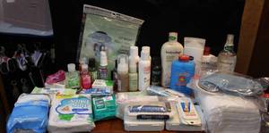 lot 21 image: Random Bathroom amenities see pictures