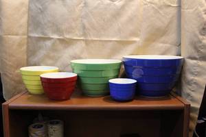 lot 26 image: Crate & barrel made in Portugal clay mixing bowls