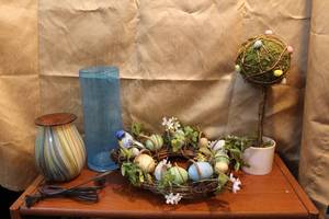 lot 27 image: Oil warmer Blue vase reef with blue jay and eggs and more see pictures