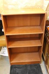 lot 29 image: Wood shelf