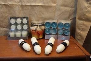 lot 37 image: Lot of candles