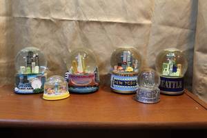 lot 41 image: Lot of snow globes New YorkSeattleChicagoSan FranciscoPittsburgh