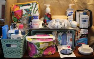 lot 72 image: Miscellaneous lot of bathroom items