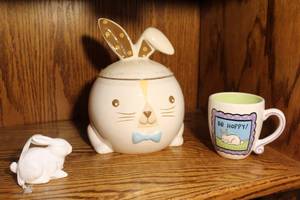 lot 87 image: Rabbit cookie jar and more see picture