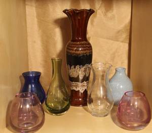 lot 89 image: Lot of small vases