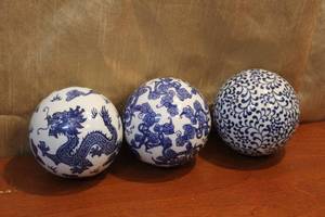 lot 96 image: 3 Porcelain Carpet Balls Vintage Cobalt Blue White Chinoiserie Ceramic