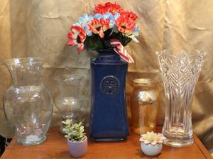 lot 113 image: Lot of vases and ProFlowers