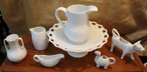 lot 115 image: Milk glass and white glass lot cow creamer dinosaur creamer and more