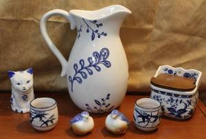 lot 150 image: Blue and white picture and bird salt and pepper shakers and cat creamer and more see pictures