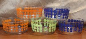 lot 151 image: Pyrex bowls