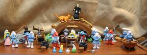 lot 170 image: Tote full of Smurf toys