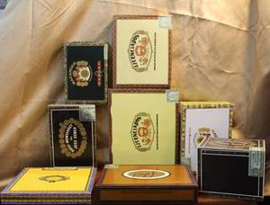 lot 176 image: Lot of cigar boxes