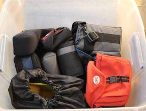 lot 182 image: Tote of camera bags