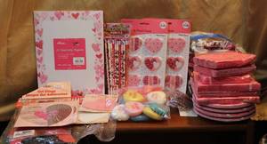 lot 183 image: Lot of Valentines things