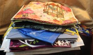 lot 187 image: Lot of reusable shopping bags  contains a Jo-Anns bag and many more took pictures of a few