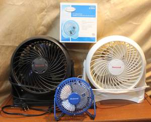 lot 220 image: Lot of fans