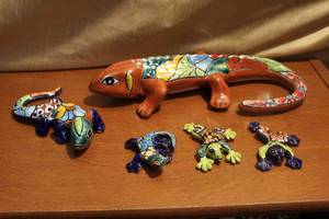 lot 241 image: lot of lizards and frogs