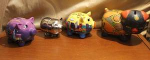 lot 248 image: Lot of piggy banks to New York one metal and the other has to be broke to be gotten into