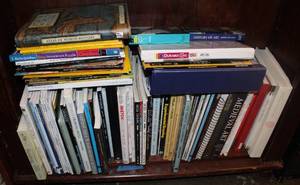 lot 257 image: Mixed lot of history and drawing books and more see photos
