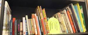 lot 258 image: Mixed lot of childrens books and bookends