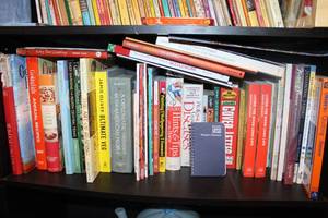 lot 260 image: Mixed lot of cookbooks and many more see photos
