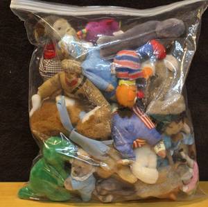 lot 299 image: Mixed lot of small previously loved toys