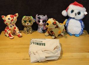 lot 300 image: Lot of plushies