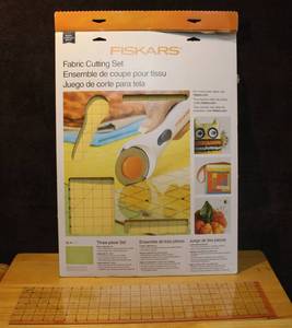 lot 314 image: Craft cutting board and ruler