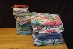 lot 318 image: Bath towels washcloths and hand towels