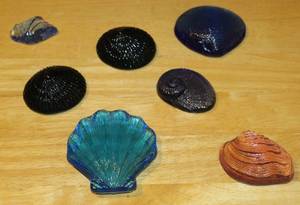 lot 329 image: Glass decorative shell shapes
