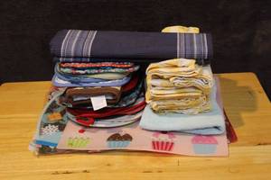 lot 343 image: Lot of kitchen hand towels oven mitts pot holders and placemats see photos