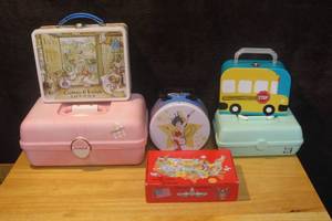 lot 350 image: Lunch boxes makeup kaboodles and more see photo