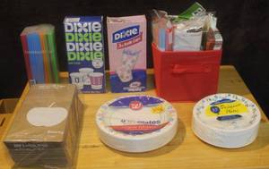 lot 362 image: Mix lot with paper plates napkins straws Dixie cups  and more