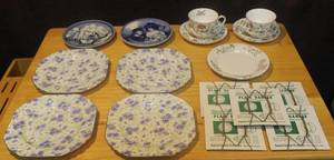 lot 372 image: Mixed Lot of China and plate hangers