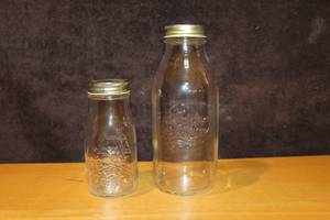 lot 376 image: 2 Quattro Fiagioni Glass Container with Lid (Made in Italy)