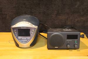 lot 377 image: Boston am-fm presetsAux and Sony dream machine CD player