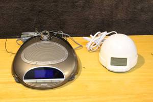 lot 385 image: AM FM radio alarm clock with a projector to project the time on the wall or ceiling and night light clock