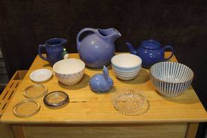 lot 402 image: Mixed Lot blue pitcher and mixed lot of bowls & More see pictures